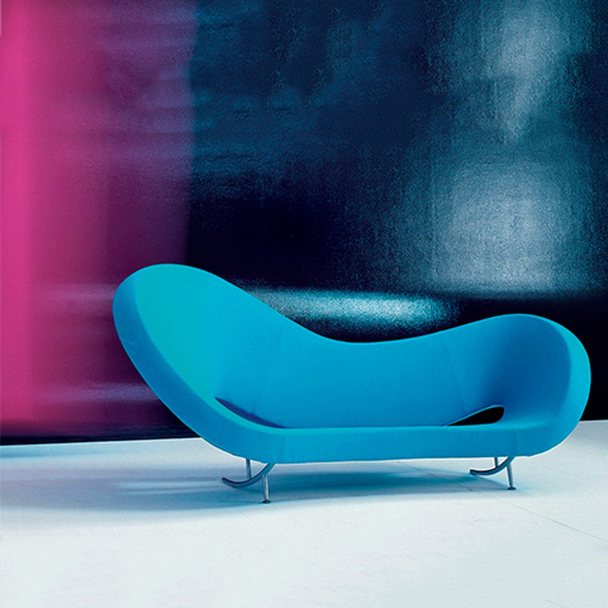 Storia Design Moroso, divano Victoria and Albert, Ron Arad, resina di poliestere, poliuretano espanso indeformabile, 2000