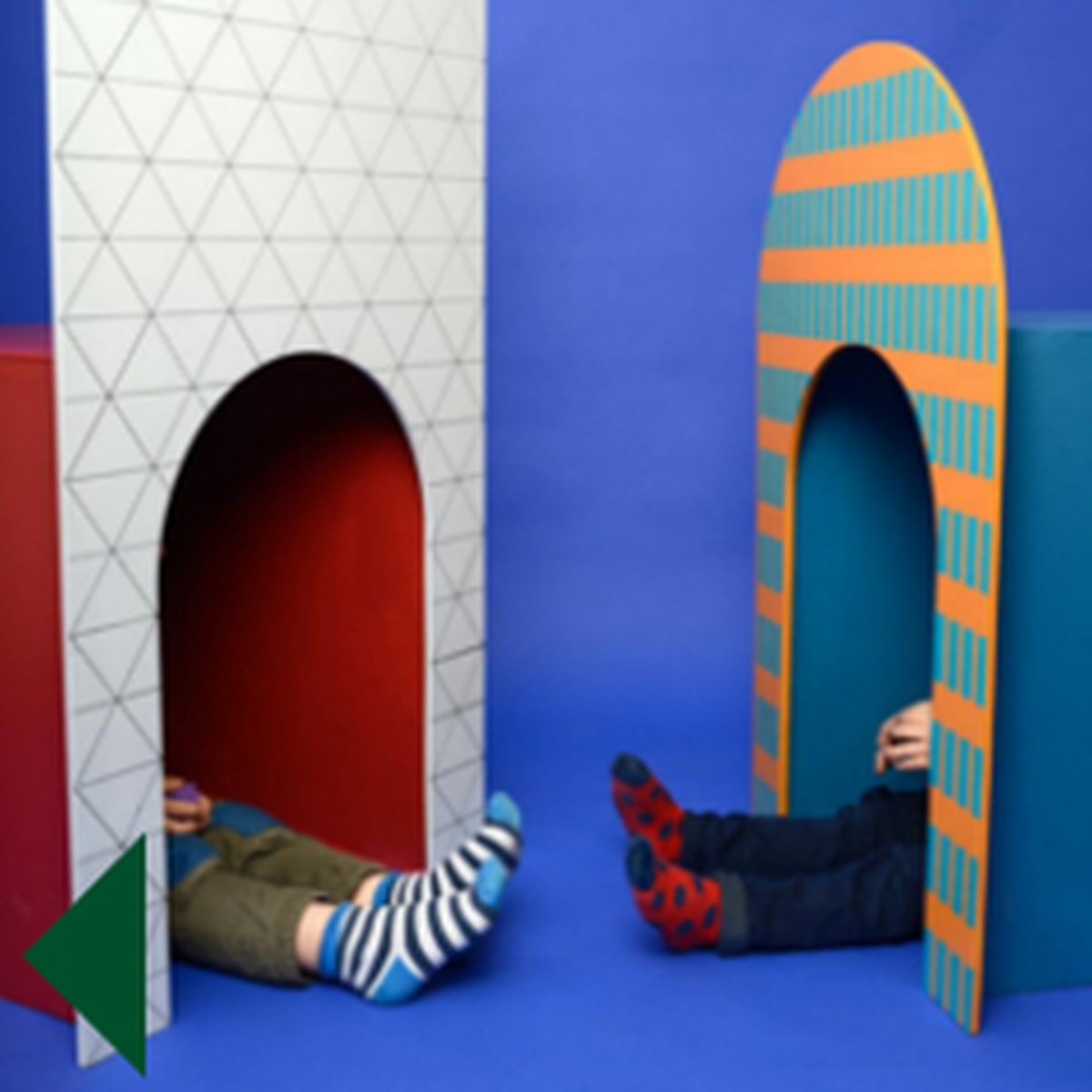 gioco, rifugiati, terapia del gioco, co-design, bambini, pedagogia, condivisione, Micro-spazi colorati “Rifùgiati”, Matteo Zorzenoni, Talking hands, richiedenti asilo, Italia, 2016