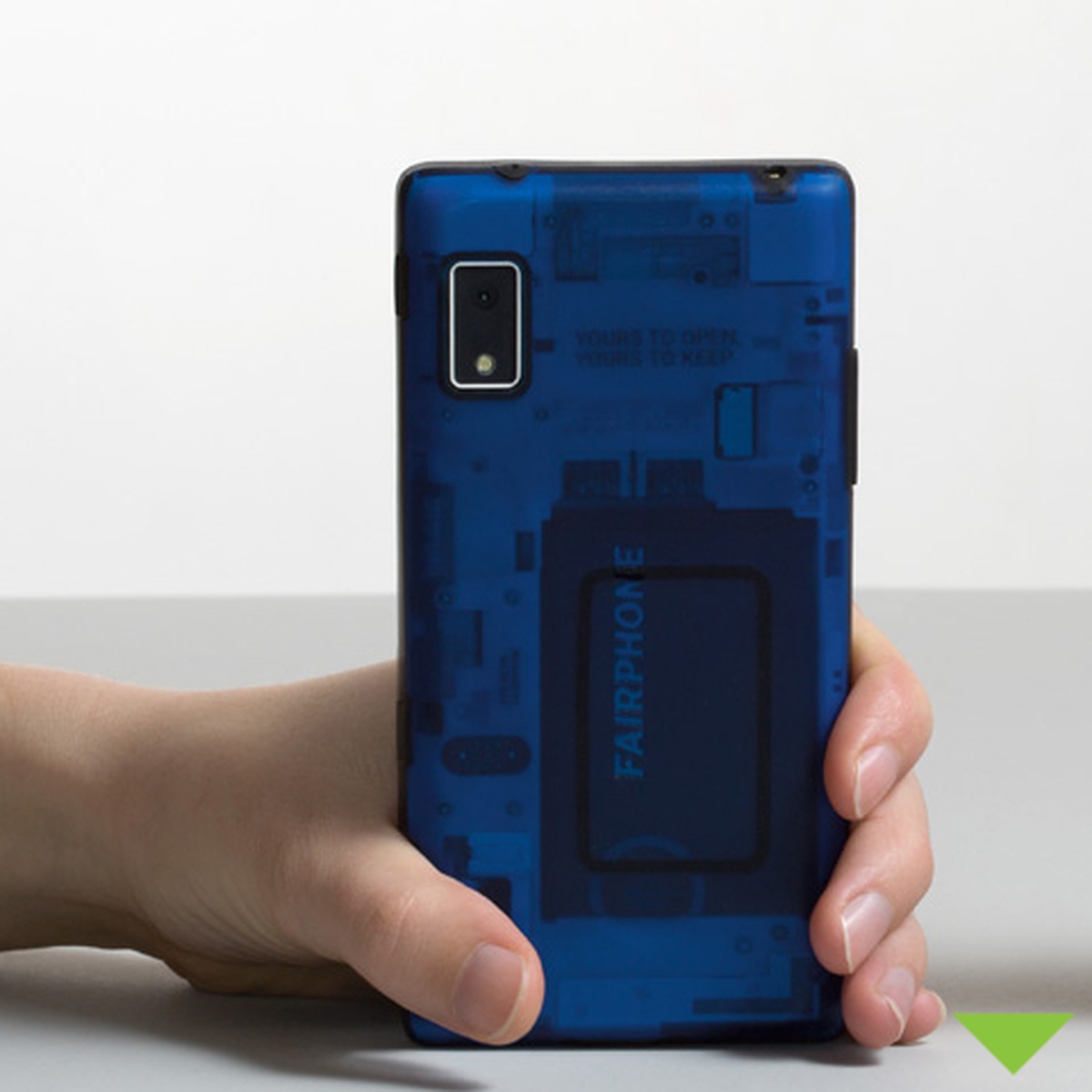 Telefono Fairphone 2, ICT Devices, Seymourpowell design, Regno Unito, 2015
