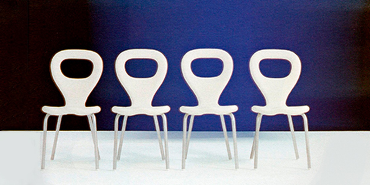 Storia Design Moroso, TV chair, Marc Newson, innovazione formale, poliuretano espanso schiumato, 1993