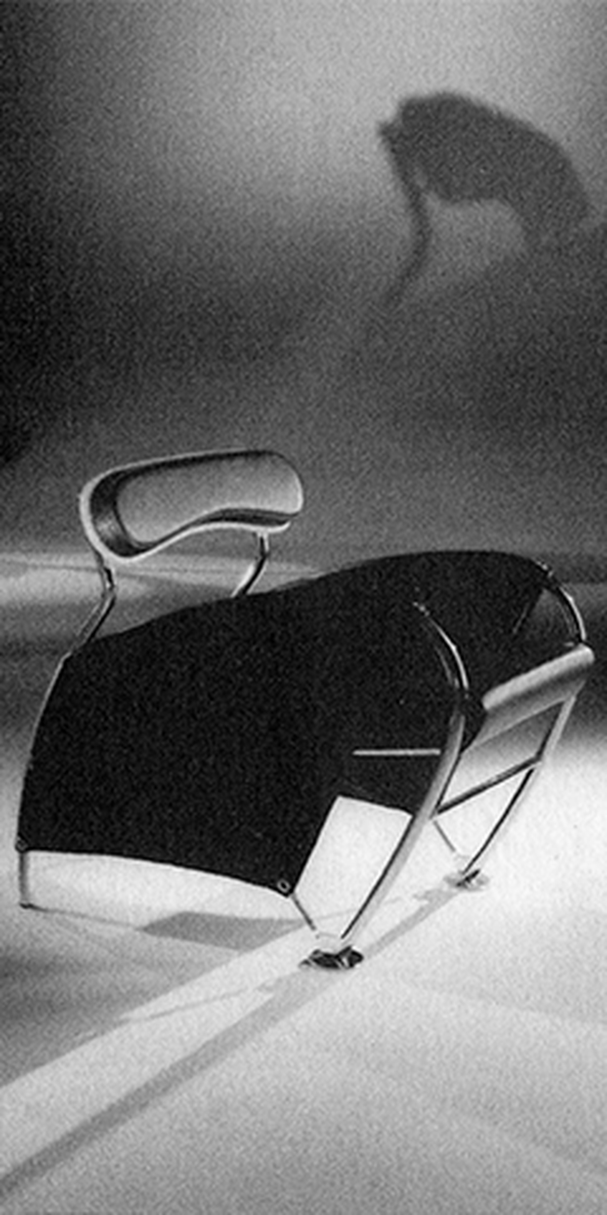 Storia Design Moroso poltrona linea Dinamic, poliuretano, designer Massimo Iosa Ghini, Salone Mobile Milano 1986
