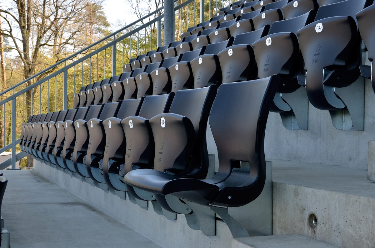 postazione Samsung Slider, rugby americano, sedili imbottiti su binari, cinture di sicurezza, FVG