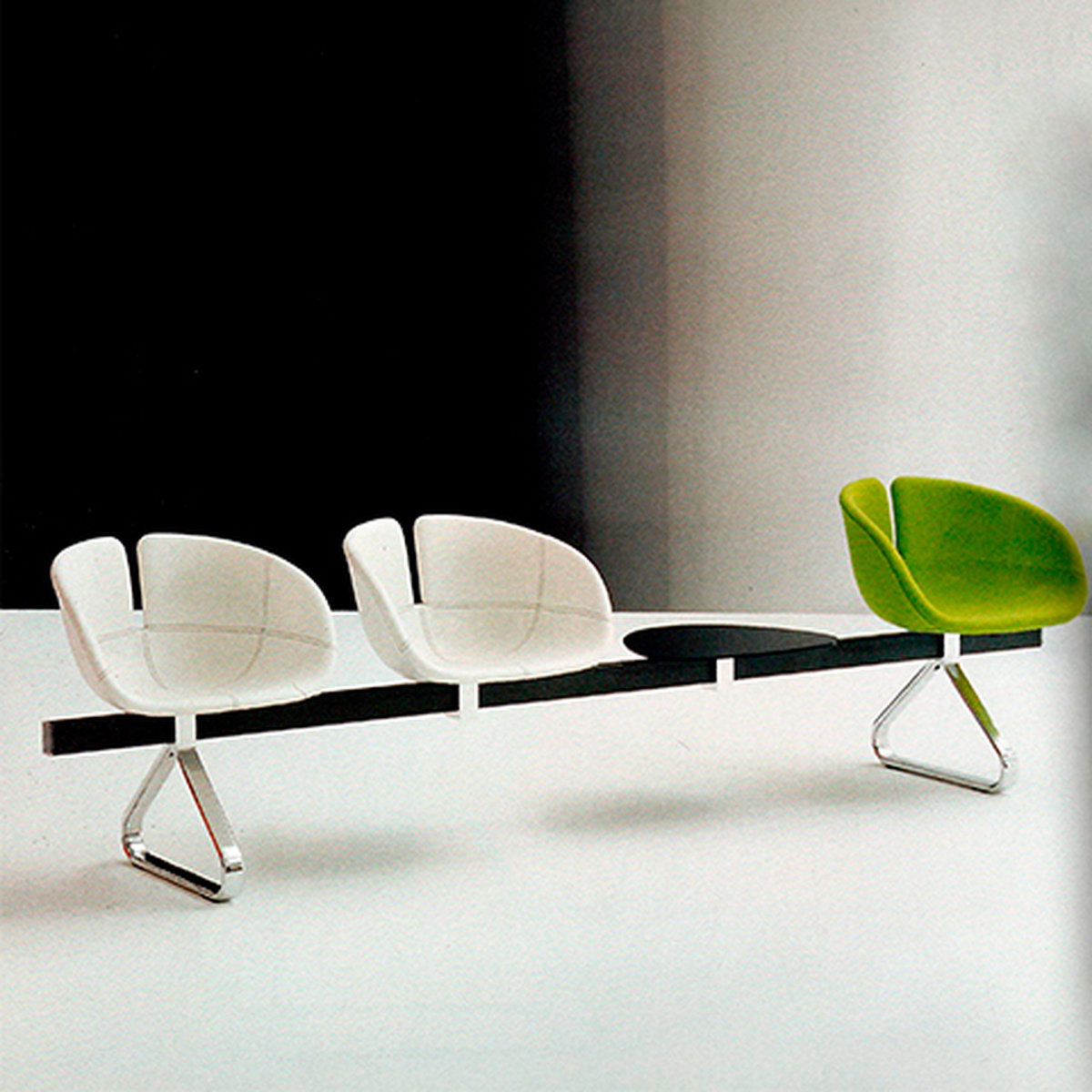 Storia Design Moroso, seduta d’attesa Fjord, Patricia Urquiola, 2002